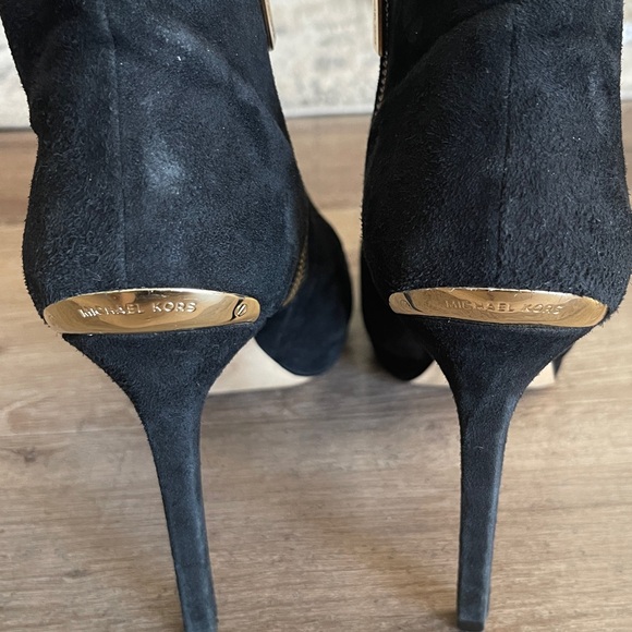 Micheal Kors Velvet Black Ankled High Heels Boots Size 8 1/2M - Picture 12 of 17